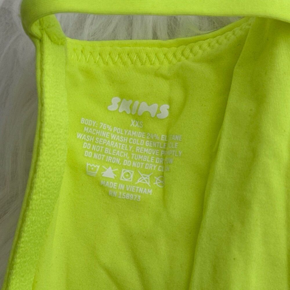 Skims Fits Everybody Strappy Back Cami Green Highlighter Size XXS - Picture 6 of 8